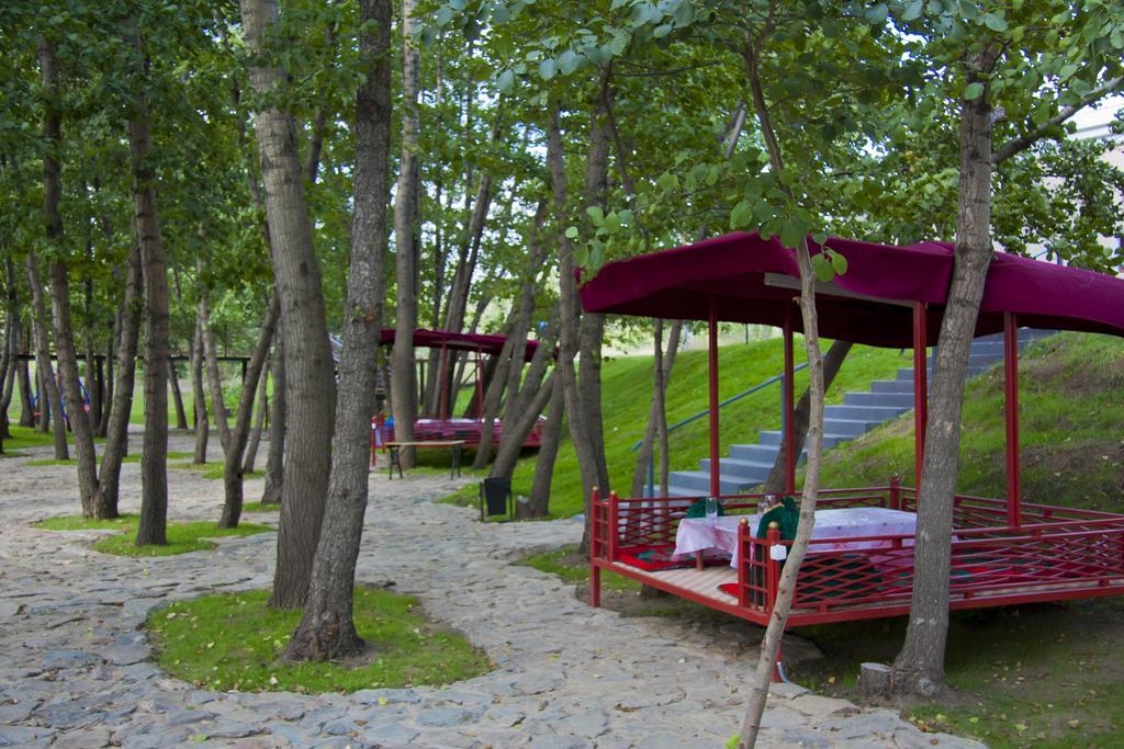 Green Land Hotel Aktobe Eksteriør billede